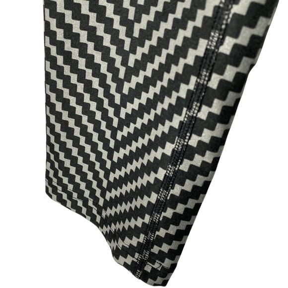 Nike Chevron Capri Leggings Size XS Legend 2.0 Training Dri-Fit Athletic Zig Zag - Picture 5 of 9